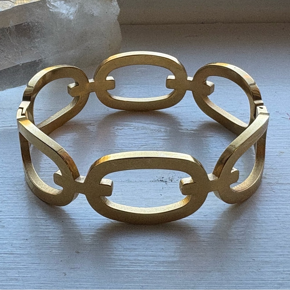 Chunky Gold Tone Hallow Bangle. Opens on side. 7”
